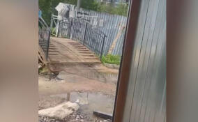Жители Бугров пожаловались на перекрытие дороги возле ЖК «Забугорье»