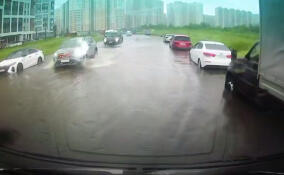 Дорогу между Заневкой и Кудрово затопило водой