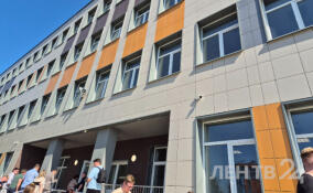 Дрозденко осмотрел новую школу и детсад в Янино