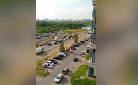 Рабочие приступили к установке фонарных столбов в Кудрово