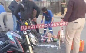 Мотоцикл сбил пенсионерку в Мурино