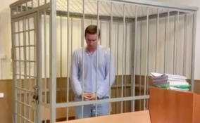 Суд постановил арестовать курьера мошенников, обманувшего 93-летнюю пенсионерку