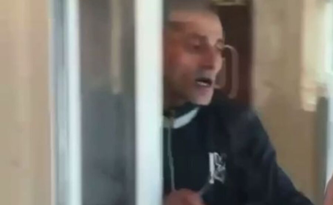 Дебошир разбил стекло в булочной во Всеволожске и украл из нее ножницы