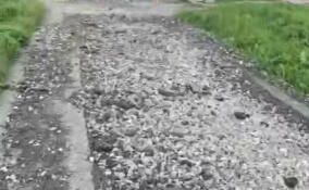 Жители Кудрово пожаловались на разрушенных тротуар