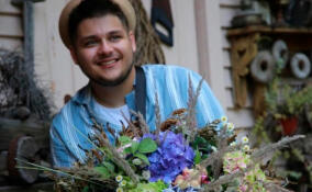 Житель Лесколовского поселения стал победителем чемпионата России по флористике