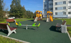 В Дубровке открыли две детские площадки