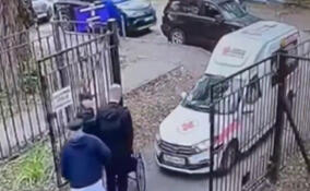В Новом Девяткино агрессивный мужчина устроил скандал возле наркодиспансера