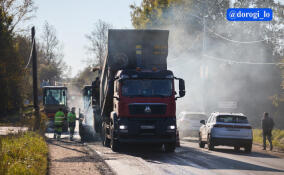 Специалисты продолжают ремонт дороги между поселком Свердлова и Маслово