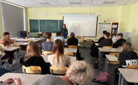 Спасатели рассказали школьникам из Дубровки о своей профессии