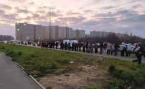 Жители Бугров пожаловались на длинные очереди к автобусам