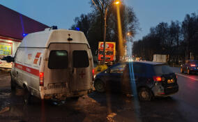 Легковушка столкнулась с машиной скорой помощи в Буграх