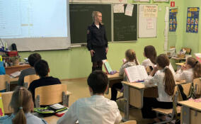 Сотрудники ГАИ пообщалась со школьниками во Всеволожске