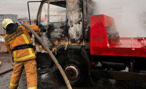 В Кудрово сгорел эвакуатор