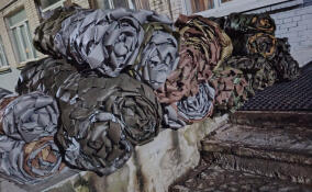 Из Кузьмоловского доставили на фронт маскировочные сети