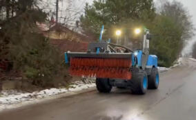 Юкковское поселение получило новый мини-трактор и «ГАЗель»