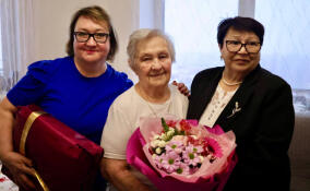 Долгожительницу из Кудрово поздравили с 90-летием