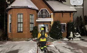 В коттеджном поселке загорелась сауна