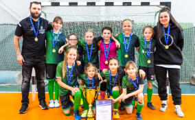 Кудровские школьницы выиграли первенство Ленобласти по футзалу