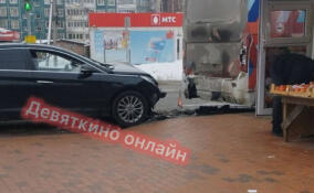 Легковушка врезалась в маршрутку в Новом Девяткино