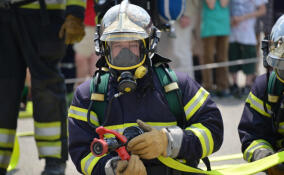 Спасатели потушили загоревшееся колесо автобуса