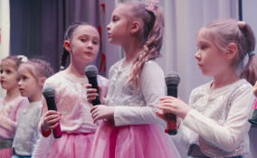 В КДЦ «Заневский» дети поздравили своих мам с 8 Марта