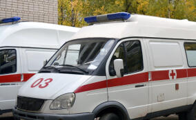 В поселке Свердлова столкнулись автомобиль и трактор, пострадал человек