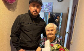 Жительницу Лупполово поздравили с 94-летием