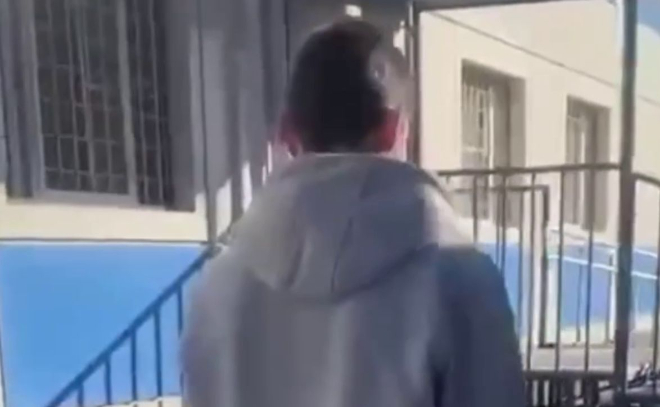 Полиция задержала подростка, рассекавшего на иномарке по газонам в Мурино