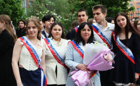 В Кудрово поздравили выпускников с окончанием школы