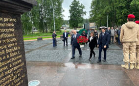 В Невской Дубровке депутаты оценили благоустройство и провели заседание