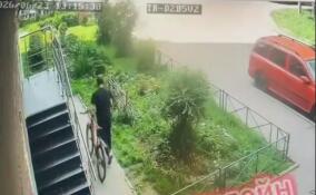 Велосипедный вор «засветился» на камере в Новом Девяткино