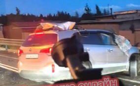 Смертельное ДТП на КАД у съезда в Мурино: погибли двое, ранены дети
