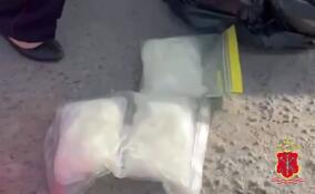 В Мурино задержали наркокурьера с 3 кг метадона