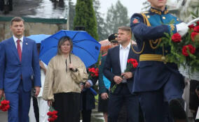 Лира Бурак поздравила агалатовцев с Денем поселения и авиации
