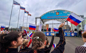 В Заневке, Янино и Кудрово прошли патриотические акции ко Дню флага