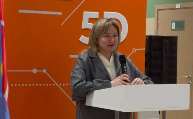 Лира Бурак осмотрела класс аддитивных технологий в Муринской школе