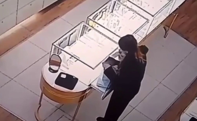 В Кудрово задержали двух человек за кражу ювелирных украшений