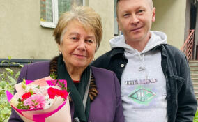 Власти Заневки поздравили с 80-летием жительницу Кудрово